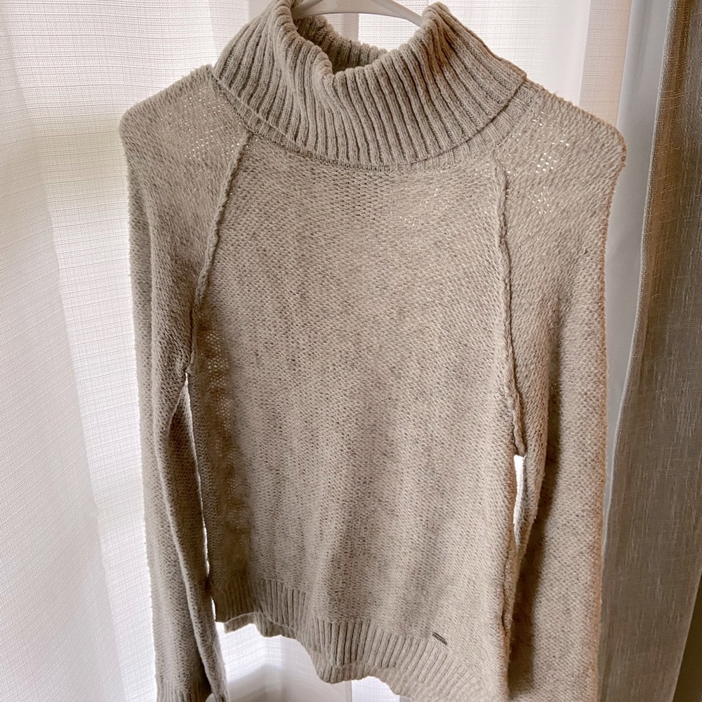 Hollister top